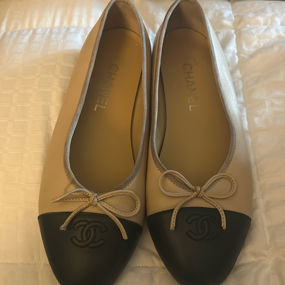 Chanel Lambskin Beige /Black Classic Cap Toe Ballet Flats